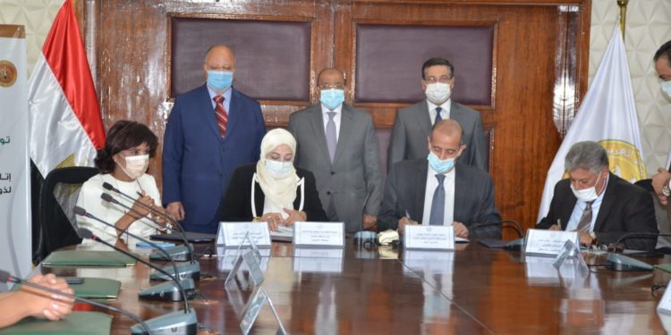 “التعمير والإسكان” ُيوقع بروتوكولًا لتفعيل مبادرة “إتاحة أرصفة حي المعادي