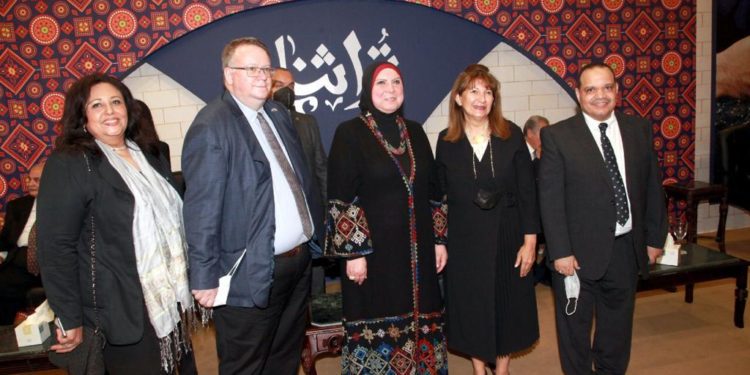 إشادة من مؤسسات التمويل الدولية والجهات المانحة بمنتجات شباب معرض تراثنا