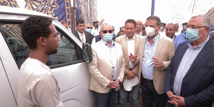 البنك الزراعي يُمول إحلال 606 سيارة نصف نقل بميكروباص بقيمة 110 مليون جنيه