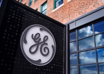 لماذا تتجه الشركات إلى تقسيم أعمالها؟ ( فيديو )