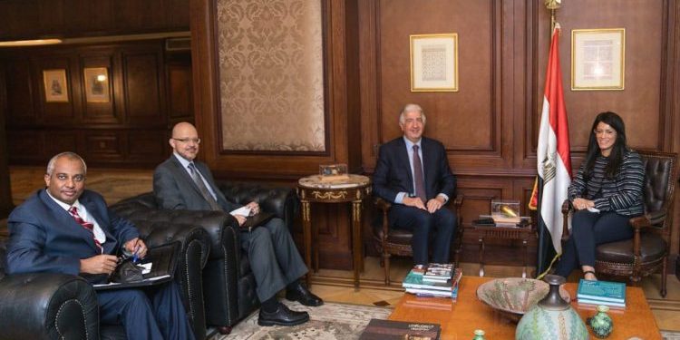 مباحثات لضم جهاز المشروعات للجهات المستفيدة من” المؤسسة الإسلامية لتمويل التجارة”