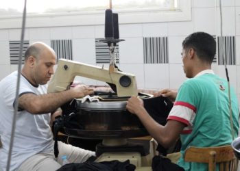 تعرف على قصة نجاح كريستيان سليمان في صناعة الملابس الجاهزة والتريكو