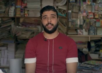 يمتلك مكتبة ..”أحمد” يَروي كيف كبر مشروعه بتمويل أمان للمتناهي الصغر ( فيديو )