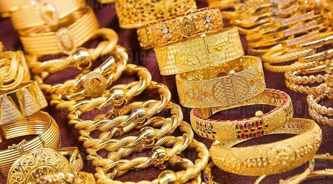 المصريون يشترون بالتقسيط “شنط وأخذية ونظارات ومجوهرات” بقيمة 116 مليون جنيه