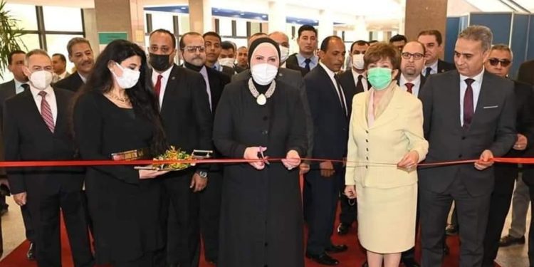 وزيرة الصناعة : نعمل على توفير فرص تسويقية لشباب المشروعات الصغيرة في المعارض