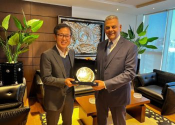 الإتحاد المصرى للتأمين يكرم أتسوشى ياماكاجى العضو المنتدب لـ “طوكيو مارين مصر “