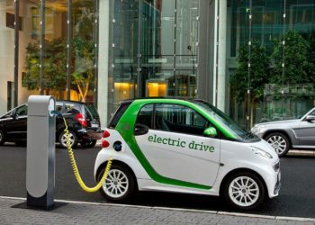 مصر تؤسس شركة لتوزيع وبيع السيارات الكهربائية