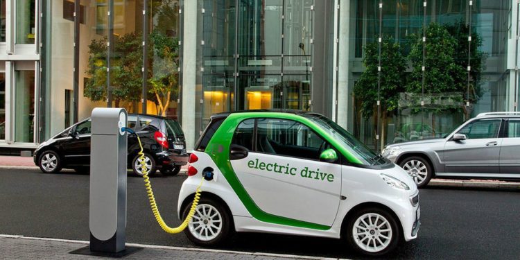 مصر تؤسس شركة لتوزيع وبيع السيارات الكهربائية