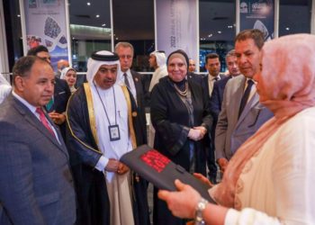 “نيفين جامع” ووزيرا مالية مصر وقطر يتفقدون معرض تراثنا