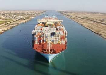 اكسترا نيوز : أنباء عن جنوح سفينة بترول في قناة السويس