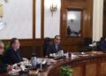 الحكومة تؤكد استمرار التعاون والتنسيق مع البنك المركزي لمواجهة الظروف العالمية الراهنة