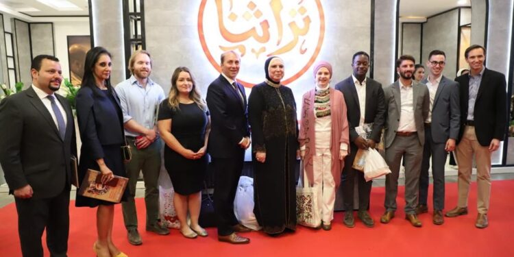 وفد من الكونجرس الأمريكي يزور معرض تراثنا