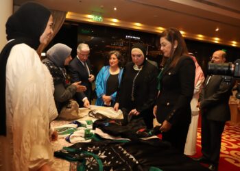 نيفين جامع: جهاز المشروعات يعمل على فتح الأسواق العالمية أمام المنتجات التراثية