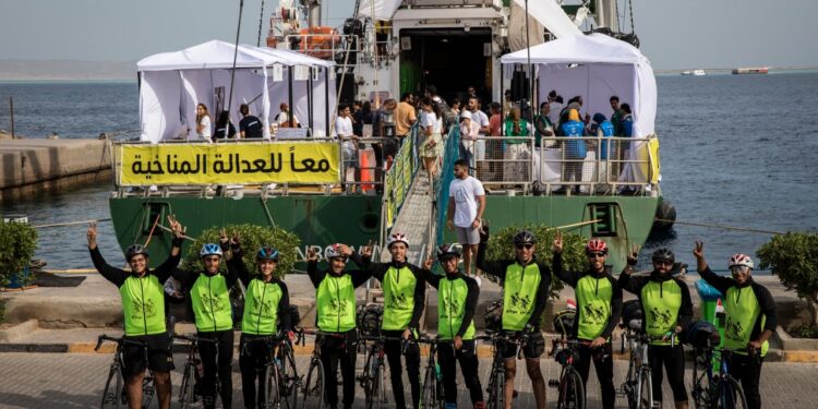 منظمة غرينبيس تزور الغردقة على متن سفينة خلال كفاحها من أجل تغير المناخ