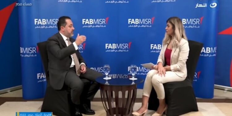 رئيس بنك أبو ظبي الأول مصر : أتمنى أن يتعامل مع القطاع المصرفي 90% من السكان