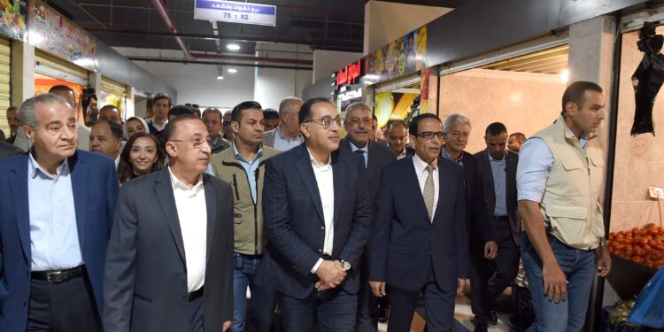 الحكومة : تم التوافق مع القطاع المصرفى على الأولويات للإفراج عن السلع بالموانئ