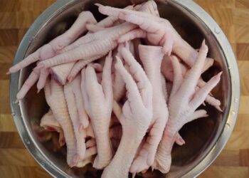 التموين :”أرجل الفراخ “من أفخم وأغلى الأطباق في الصين (فيديو )