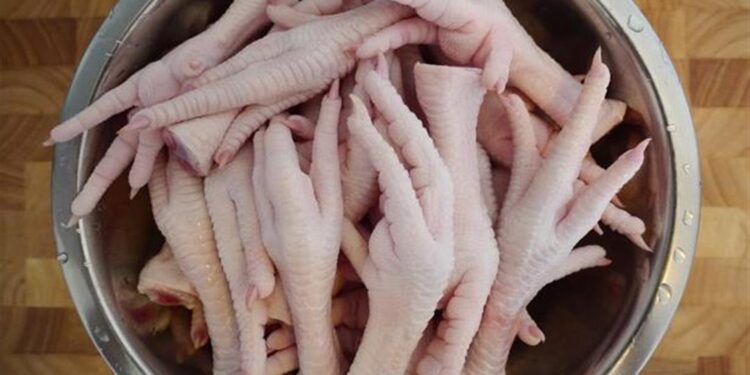 التموين :”أرجل الفراخ “من أفخم وأغلى الأطباق في الصين (فيديو )