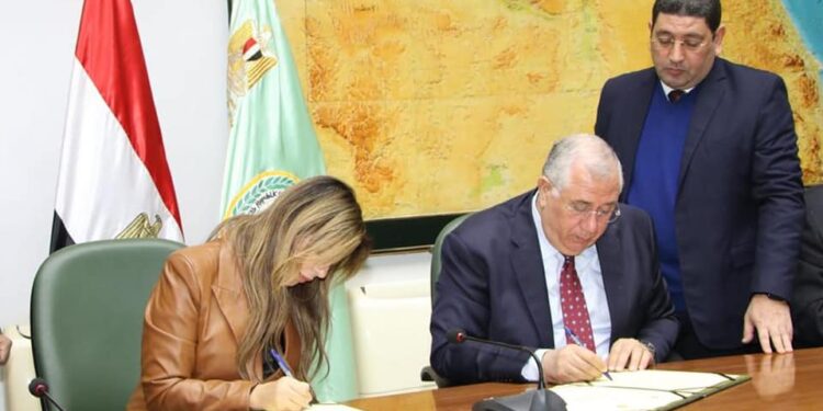 وزارة الزراعة و”التحالف الوطني” يوقعان برتوكول تعاون لدعم المزراعين ضمن “حياة كريمة”