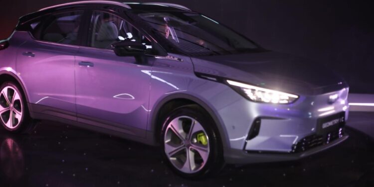 تفاصيل طرح “جيلي جيومتري سي” أول سيارة صينية كهربائية بالكامل في مصر