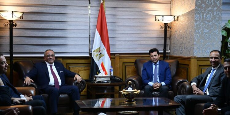 وزير الرياضة يبحث إنشاء صندوق دعم المنتخبات القومية للناشئين لكرة القدم