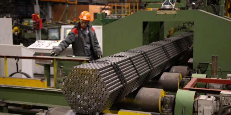 “شين شينغ” الصينية تعتزم استثمار ملياري دولار في مشروع للصلب بمصر