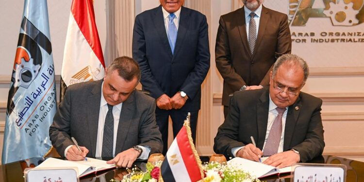 اتصالات من e& تتعاون مع الهيئة العربية للتصنيع لتوفير مكونات شبكات المحمول