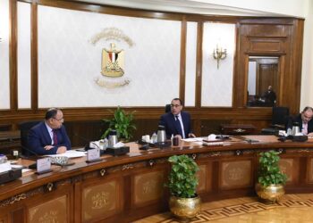 رئيس الوزراء يتابع خطوات إعداد برنامج رد الأعباء التصديرية للعام المالي المقبل