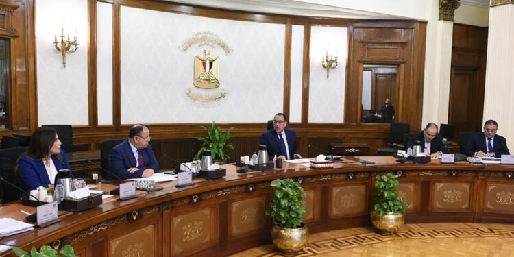 رئيس الوزراء يتابع خطوات إعداد برنامج رد الأعباء التصديرية للعام المالي المقبل