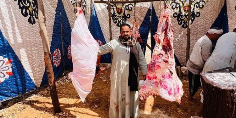 «الراحمون يرحمهم الله»…مبادرة خير لبيع كيلو اللحم بـ150 جنيهاً