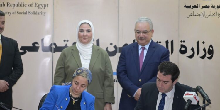بحضور وزيرة التضامن… بروتوكول تعاون جديد لطرح شهادة “حياة كريمة “