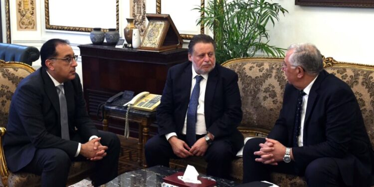 «الحكومة» و «المركزي» يبحثان عن حلول لتوفير النقد الأجنبي لزيادة كميات الأعلاف بالسوق