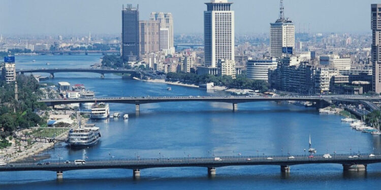 كيف يتم تقليص الفجوة الرقمية بين الريف والحضر في مصر ؟