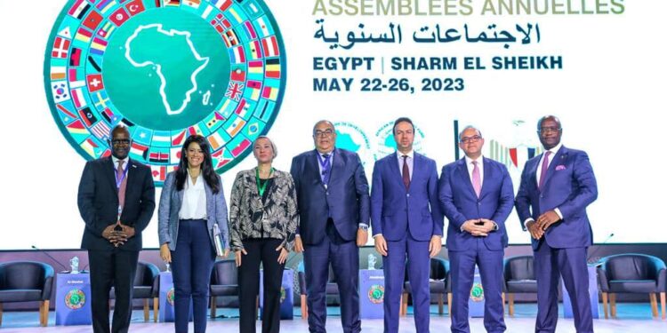 فريد : القطاع المالي غير المصرفي يتيح آليات تمويل مبتكرة لتحفيز الاستثمارات الخضراء والتمويل المناخي