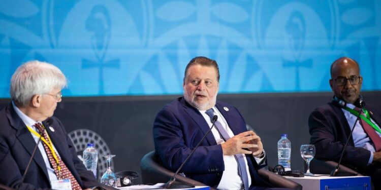 محافظ المركزي: من الضروري تحفيز القطاع الخاص لتنفيذ استثمارات بدلًا من الاعتماد على القروض