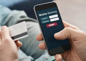 تعرف علي موعد عودة تطبيق الرسوم على الإنترنت والموبايل البنكي في البنوك