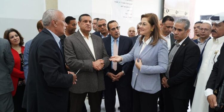 وزير التنمية المحلية يتفقد الورش الحرفية واليدوية بالمنطقة الصناعية بالعريش