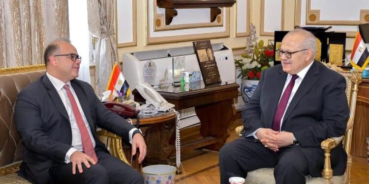 «جامعة القاهرة» و  «الرقابة المالية» يتعاونان لإجراء البحوث فى التمويل المستدام والاقتصاد الأخضر