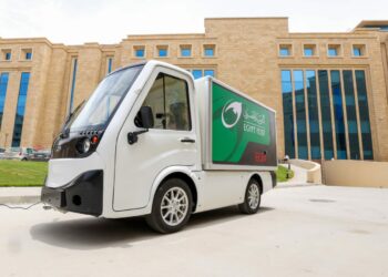 البريد المصري يدشن مشروع تحويل سيارات البريد القديمة إلى كهربائية