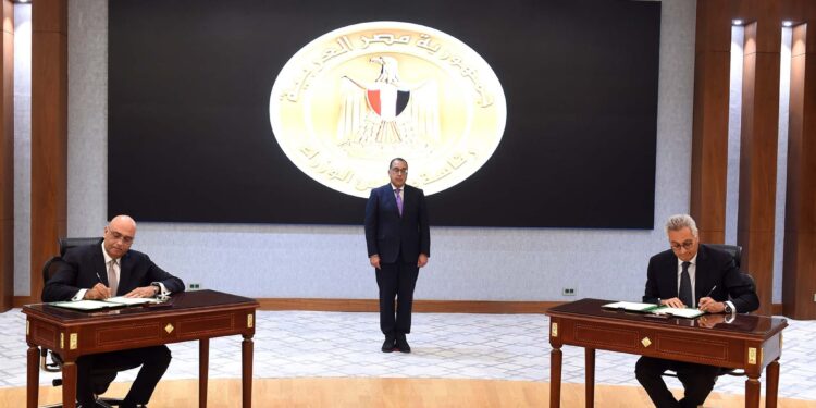 بحضور رئيس الوزراء…توقيع مذكرة تفاهم لدعم وتطوير المشروعات الصغيرة والمتوسطة بشرق بورسعيد
