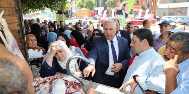 وزير الزراعة يوجه بتوفير السلع بالأسعار المخفضة للمواطنين