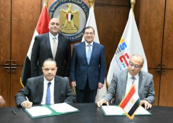 جهاز المشروعات يحول 103 ألف سيارة للعمل بالغاز الطبيعى بقيمة 715 مليون جنيه