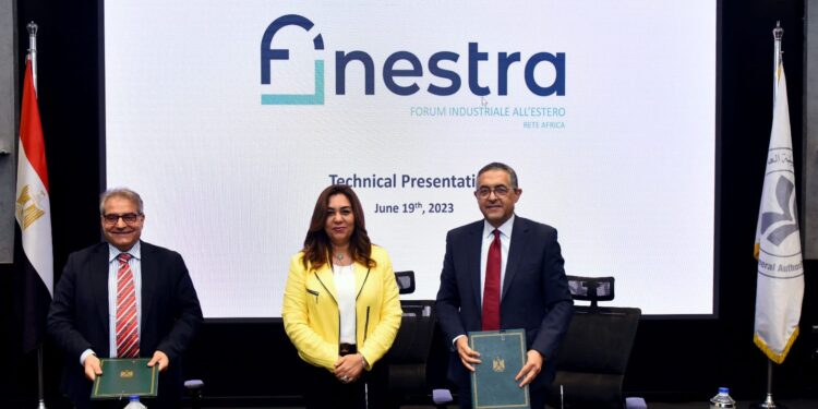 تحالف إيطالي ينشأ أول منطقة حرة عامة بنظام المطور الصناعي الخاص بدمياط