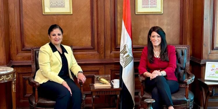 وزيرة التعاون الدولي تبحث مع المدير الإقليمي لـ “إيفاد” تطور تنفيذ برامج التنمية الزراعية