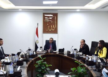 رئيس الوزراء يلتقي مسئولي شركة “انطلاق” لدعم ريادة الأعمال والشركات الناشئة