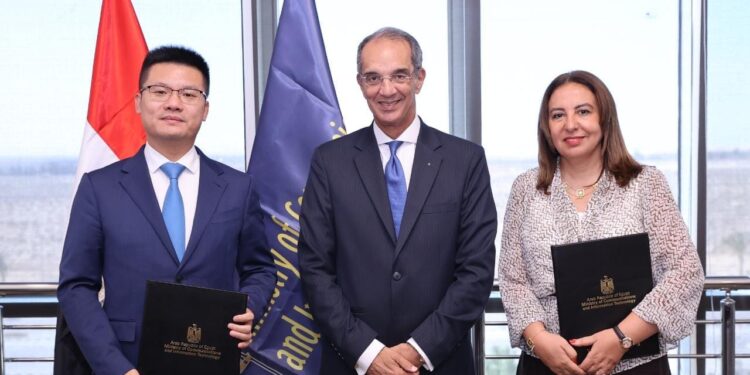 وزارة الاتصالات توقّّع مذكرة تفاهم مع «هواوى» لتعظيم الاستفادة من تكنولوجيا الذكاء الاصطناعى