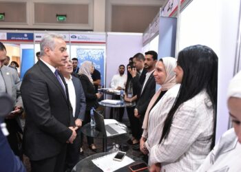 وزير العمل يفتتح ملتقى توظيف يوفر 10 ألاف فرصة عمل