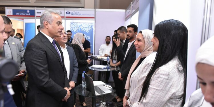 وزير العمل يفتتح ملتقى توظيف يوفر 10 ألاف فرصة عمل