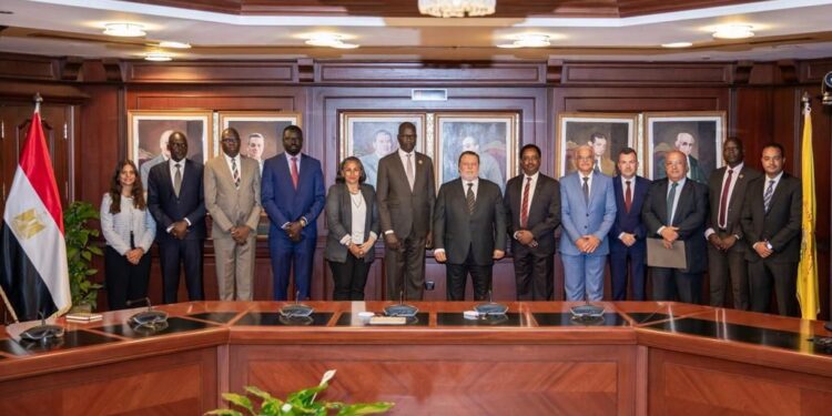 حسن عبد الله يستقبل وفدًا من البنك المركزي لجنوب السودان