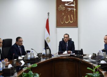 رئيس الوزراء يشهد “تجربة حية” لتأسيس أول شركة إلكترونياً عبر منصة هيئة الاستثمار الرقمية